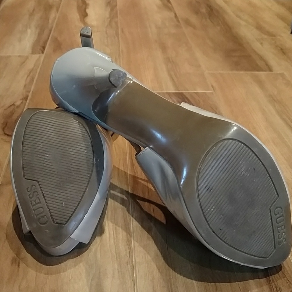 Guess 5" heels. Size 8 - Picture 4 of 5